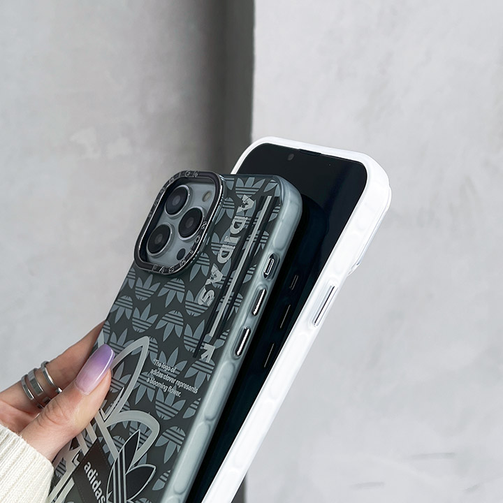 adidas風 iphone15 ultra カバー 